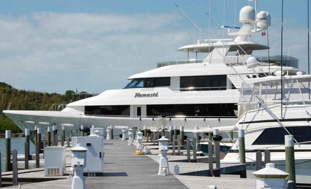 Bluff House Beach Resort & Marina Green Turtle Cay Exterior photo